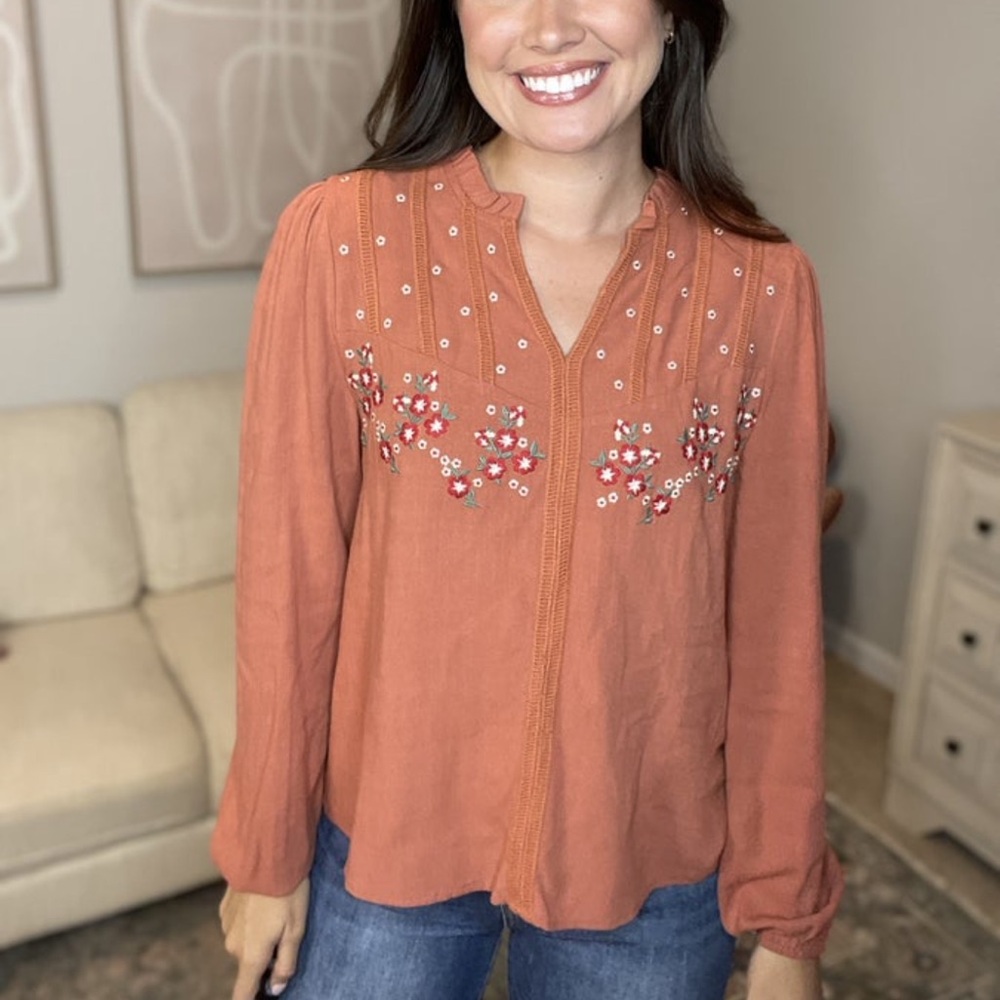 Savanna Jane | Women's Medium Embroidered Rust Top